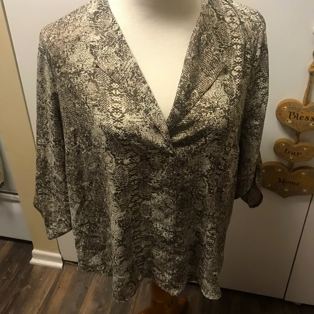 Dr2 lapel v-neck blouse 3/4 buttoned sleeves